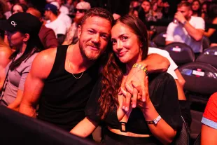LAS VEGAS, NEVADA - JUNE 29: Imagine Dragons lead singer Dan Reynolds and actress Minka Kelly pose for a photo during the UFC 303 event at T-Mobile Arena on June 29, 2024 in Las Vegas, Nevada. (Photo by Jeff Bottari/Zuffa LLC via Getty Images)