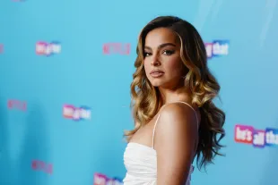 Addison Rae’s Eye Mask Airport Moment and Beach Photos Spark Online Buzz (Photo by Vivien Killilea/Getty Images for Netflix)