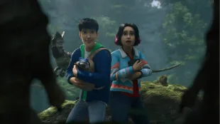 Darius and Brooklynn brace as a raptor closes in during the BioSyn forest chase, Jurassic World: Chaos Theory Season 4. Image via Netflix.
