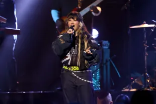 ELMONT, NEW YORK - SEPTEMBER 07: Lola Young performs during the 2025 MTV Video Music Awards at UBS Arena on September 07, 2025 in Elmont, New York. (Photo by Mike Coppola/Getty Images for MTV)