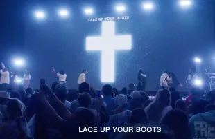 An altar moment at the 2819 Church, which recently dismissed Kenneth McFarland after allegations against him came to light (Image via YouTube/2819 Church)