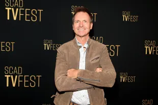 The Amazing Race host Phil Keoghan (Image via Getty)