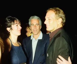 (L-R) Ghislaine Maxwell, Jeffrey Epstein and musician Michael Bolton pose for a portrait during a party at the Mar-a-Lago club, Palm Beach, Florida, February 12, 2000. (Photo by Davidoff Studios/Getty Images)