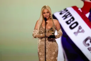 LOS ANGELES, CALIFORNIA - FEBRUARY 02: Beyoncé accepts the Best Country Album award for "COWBOY CARTER" onstage during the 67th Annual GRAMMY Awards at Crypto.com Arena on February 02, 2025 in Los Angeles, California.  (Photo by Kevin Winter/Getty Images for The Recording Academy)