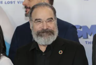 Portrait of actor Mandy Patinkin, who plays the protagonist Norman Henry on The Artist. (Photo via EuropaNewswire/Gado/Getty Images).