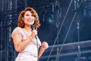 BERLIN, GERMANY - JULY 13: RAYE performs on stage during day two of Lollapalooza Berlin on July 13, 2025 in Berlin, Germany. (Photo by Pedro Becerra/Redferns)