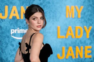 Emily Bader embraces her role as Poppy in Netflix’s People We Meet on Vacation (Photo by Amanda Edwards/Getty Images)