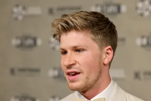 LAS VEGAS, NEVADA - MAY 10: Robert Irwin is interviewed as he attends the Steve Irwin gala to support the Wildlife Warriors conservationist organization at Bellagio Resort & Casino on May 10, 2025 in Las Vegas, Nevada. (Photo by Ethan Miller/Getty Images)