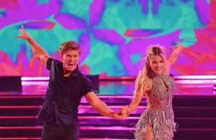 Robert Irwin and Witney Carson (Image via Instagram/@dancingwiththestars)