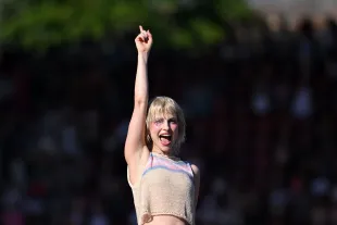 ZURICH, SWITZERLAND - JULY 09: (EDITORIAL USE ONLY. NO STANDALONE PUBLICATION USE (NO SPECIAL INTEREST OR SINGLE ARTIST PUBLICATION USE; NO BOOK USE)) Hayley Williams of Paramore performs onstage ahead the "Taylor Swift | The Eras Tour" at Stadion Letzigrund Zürich on July 09, 2024 in Zurich, Switzerland. (Photo by Noam Galai/TAS24/Getty Images for TAS Rights Management )