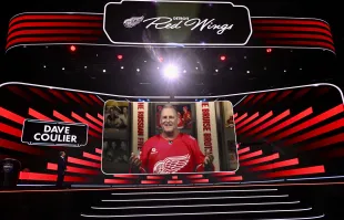 Los Angeles, CA - June 27:  Actor Dave Coulier announces the Carter Bear as the Detroit Red Wings 13th pick, First round during the 2025 NHL draft at L.A. Live's Peacock Theater in Los Angeles on Friday, June 27, 2025.(Photo by Keith Birmingham/MediaNews Group/Pasadena Star-News via Getty Images)