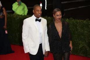 Jay Z and Beyonce attend the 'Charles James: Beyond Fashion' Costume Institute Gala at Metropolitan Museum of Art in New York, USA, 05 May 2014. Photo: Hubert Boesl /dpa -NO WIRE SERVICE/KEIN BILDFUNK- | usage worldwide   (Photo by Hubert Boesl/picture alliance via Getty Images)