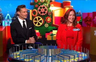 Carrie Daks and Ryan Seacrest (Image via Youtube/Wheel Of Fortune)