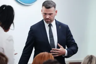 WASHINGTON, DC - AUGUST 19: Conservative political activist and host of Human Events Jack Posobiec arrives to sit in the "New Media" seat at a press briefing in the Brady Press Briefing Room at the White House on August 19, 2025 in Washington, DC. White House press secretary Karoline Leavitt spoke on President Trump's recent peace talks aimed at ending Russia's war in Ukraine. (Photo by Anna Moneymaker/Getty Images)