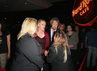 Janelle Brown, Christine Brown, Kody Brown, Meri Brown and Robyn Brown during Hard Rock Cafe Las Vegas at Hard Rock Hotel's 25th anniversary celebration on October 10, 2015 in Las Vegas, Nevada (Image via Getty)