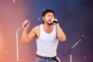 Niall Horan performs on day 1 of 2024 Superbloom Festival at Olympiapark on September 07, 2024 in Munich, Germany (Image via Getty)