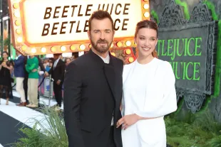 Justin Theroux and Nicole Brydon Bloom (Image Via Getty Images)