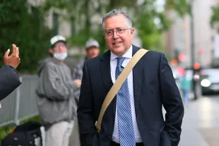 NEW YORK, NEW YORK - MAY 21: Attorney Marc Agnifilo arrives for Sean "Diddy" Combs sex trafficking trial at Manhattan Federal Court on May 21, 2025 in New York City. Combs, 55, has pleaded not guilty on all counts, which include a racketeering charge alleging the hip-hop pioneer was the leader of a sex crime ring that included drug-fueled sex parties through the use of force, threats and violence. (Photo by Michael M. Santiago/Getty Images)