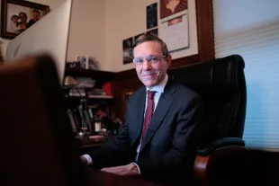 Avi Loeb (Image via Getty)