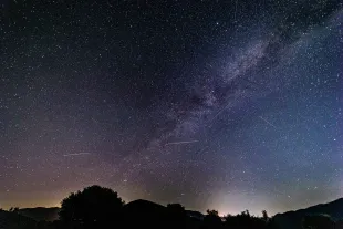 Milky Way captured with long exposure photography technique (Image via Getty)