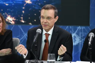 Avi Loeb (Image via Getty)