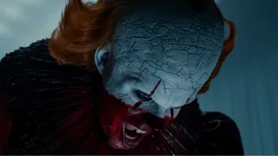 Pennywise’s cracked face signals the turning point in IT: Welcome to Derry episode 8. Image via HBO.