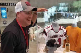 Steve Taneyhill, a University of South Carolina alum and quarterback, has passed away at 52 (Image via X/@coacht18)