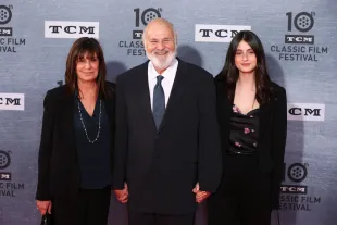 HOLLYWOOD, CALIFORNIA - APRIL 11: Rob Reiner, wife Michele Singer and daughter Romy Reiner attend  the 2019 TCM Classic Film Festival Opening Night Gala And 30th Anniversary Screening Of "When Harry Met Sally" - Arrivals at TCL Chinese Theatre on April 11, 2019 in Hollywood, California. (Photo by Joe Scarnici/Getty Images)