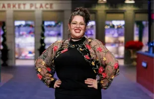 Alyx Abreu of Holiday Baking Championship season 12 (Image via FoodNetwork)