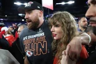 Travis Kelce #87 of the Kansas City Chiefs celebrates with Taylor Swift after a 17-10 victory against the Baltimore Ravens in the AFC Championship Game at M&T Bank Stadium on January 28, 2024 in Baltimore, Maryland. (Photo by Patrick Smith/Getty Images)
