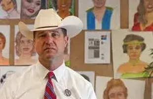 During his 20-year career in the Texas Rangers, James Holland has become an expert in eliciting confessions from mass murderers. 