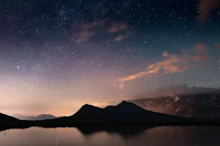Perseid shower of shooting stars (Image via Getty)