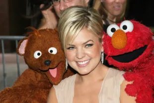 Kirsten Storms and Elmo during 31st Annual Daytime Emmy Awards - Arrivals at Radio City Music Hall in New York City, New York, United States. (Photo by Randy Brooke/WireImage)
