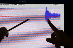 What is the controversy involving Akaash Singh and his wife? Drama