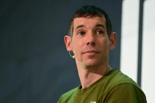 Alex Honnold's Taipei 101 climb delayed due to rain. (Image by Mark Makela/Getty Images)