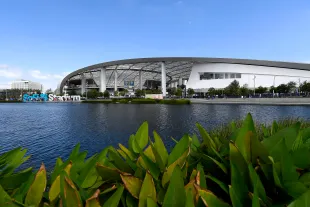 INGLEWOOD, CALIFORNIA - SEPTEMBER 18: An exterior view of SoFi Stadium prior to a game between the Atlanta Falcons and Los Angeles Rams at SoFi Stadium on September 18, 2022 in Inglewood, California. (Photo by Kevork Djansezian/Getty Images)