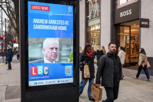 After his arrest on the royal estate of Sandringham by Thames Valley Police, the face of Andrew Mountbatten-Windsor (formerly Prince Andrew) is displayed on a news screen in front of the public on Oxford Street in the West End, on 19th February 2026, in London, England. Andrew Mountbatten-Windsor was an associate of the convicted American financier, Jeffrey Epstein although his arrest is on suspicion of misconduct in public office - Source : Getty