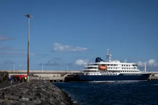 TENERIFE, SPAIN - MAY 11: The MV Hondius is seen docked after rough seas disrupted the evacuation of the final passengers  in the Granadilla Port on May 11, 2026 in Tenerife, part of the Canary Islands, Spain. The cruise ship MV Hondius, which had three passengers die from Hantavirus last month and eight more reported cases, docked in Tenerife on May 10th, where the remaining passengers are being repatriated to their respective countries. At a press conference this week, representatives of the World Health Organization (WHO) emphasized the outbreak of this rare virus did not constitute a pandemic, but it has stirred anxieties in the Canary Islands and elsewhere - Source : Getty