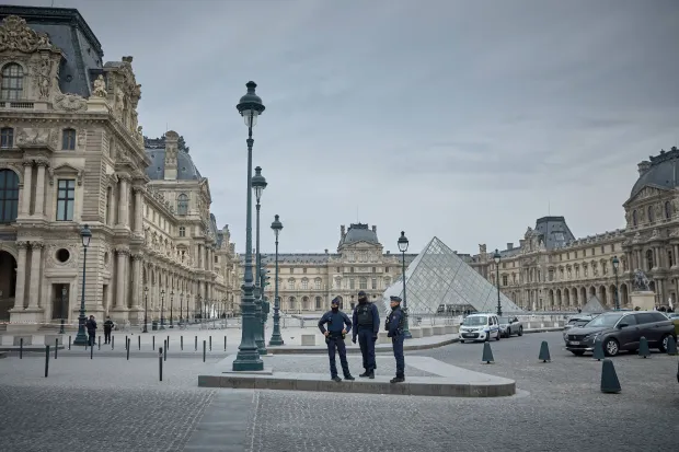 PARIS, FRANCE - OCTOBER 19: French Police officers seal off the entrance to the Louvre Museum after a Jewllery Heist on October 19, 2025 in Paris, France. France's Culture Minister, Rachida Dati, announced the closure of the world-famous art museum on X due to the robbery taking place just after the Louvre opened to the public. It is being reported that millions of pound with of historic jewellery belonging to Napoleon and Empress Josephine has been stolen. (Photo by Kiran Ridley/Getty Images)